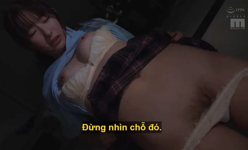 Ông chủ lập mưu xxx cô nhân viên dưới quyền kiêu kỳ lười nhác, suốt ngày chỉ chăm chăm chat chit cùng người yêu.